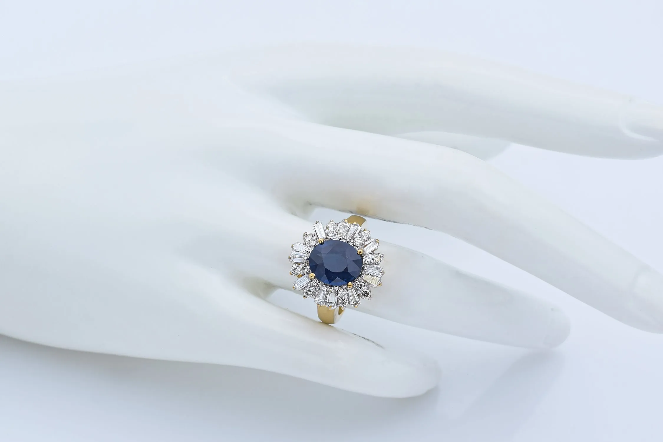 Estate 18K Yellow Gold 2.75 Ct Sapphire & 1.32 TCW Diamond Ring Size 6.5